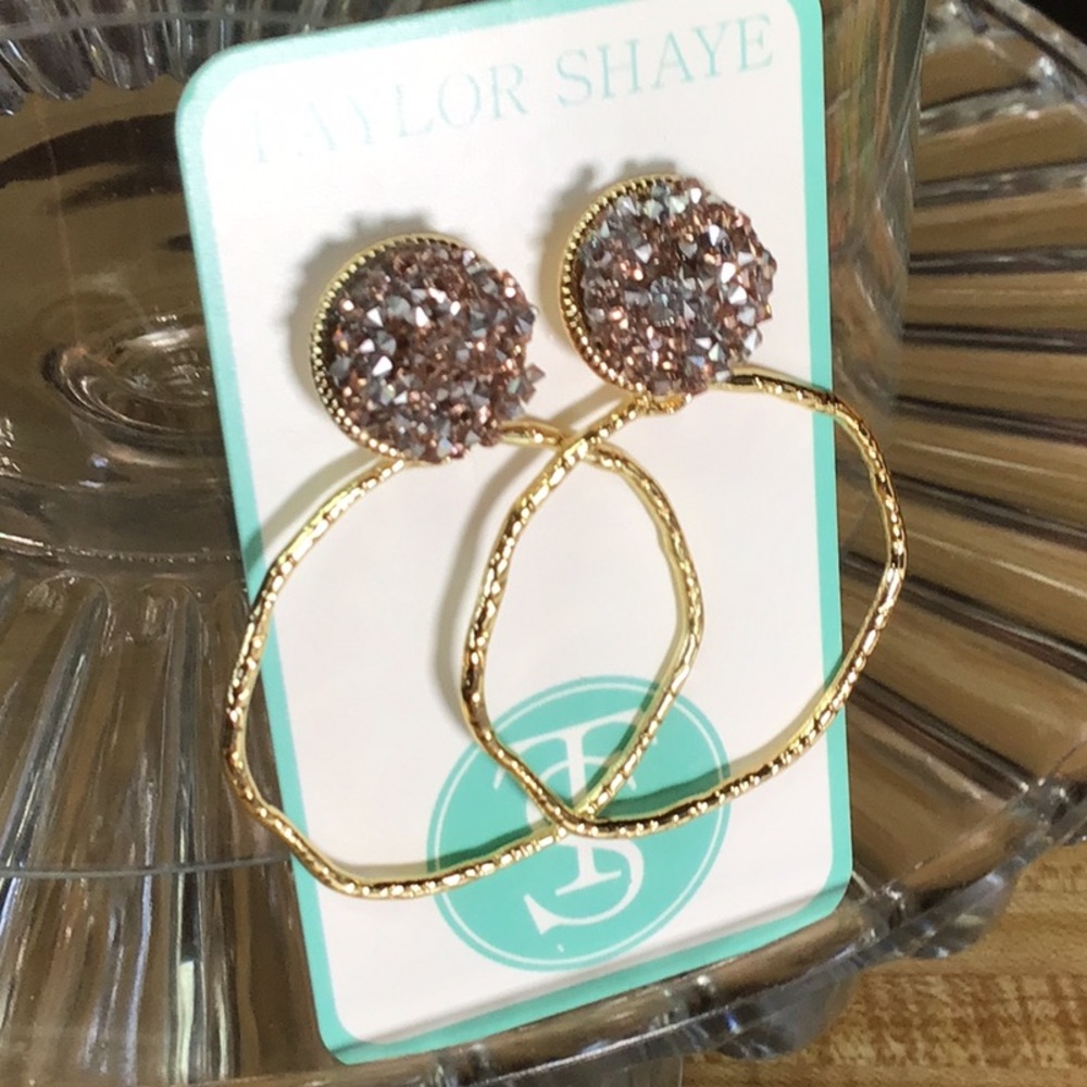 TAYLOR SHAYE EARRINGS❤️